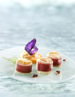 Saint-Jacques rôties et Magret de Canard fumé, mousseline de patates douces anisées