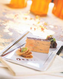 Terrine de Foie Gras de canard, figue confite, chutney d'oignon au vinaigre de Cidre (1).jpg