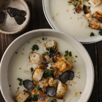 Soupe au chou-fleur, pommes de terre et truffe