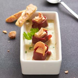 Velouté d'artichaut et petit farcis au bloc de Foie Gras